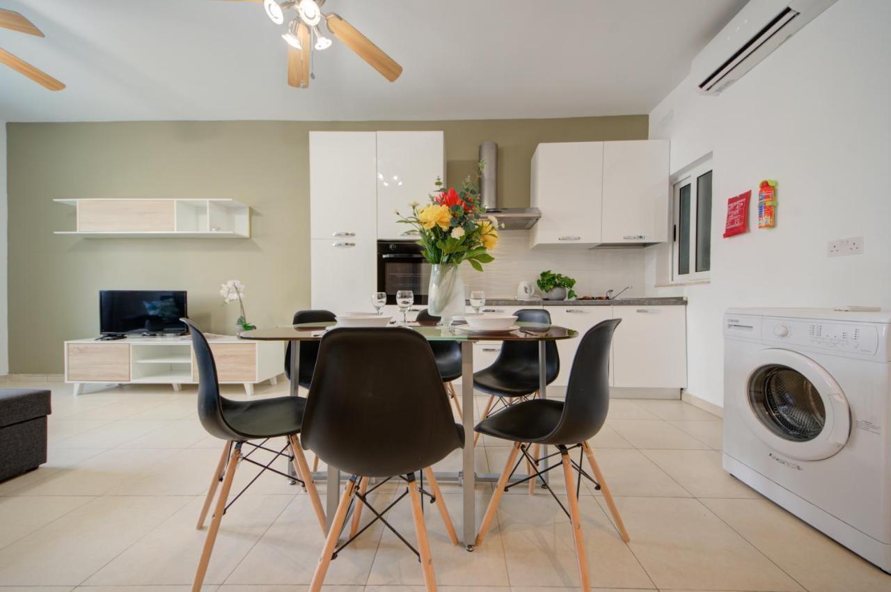 Azure Haven - Gzira Apartments And Penthouse By Shortletsmalta Eksteriør billede