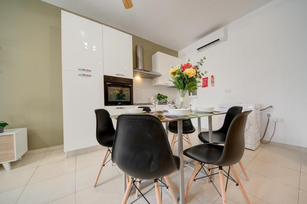 Azure Haven - Gzira Apartments And Penthouse By Shortletsmalta Eksteriør billede