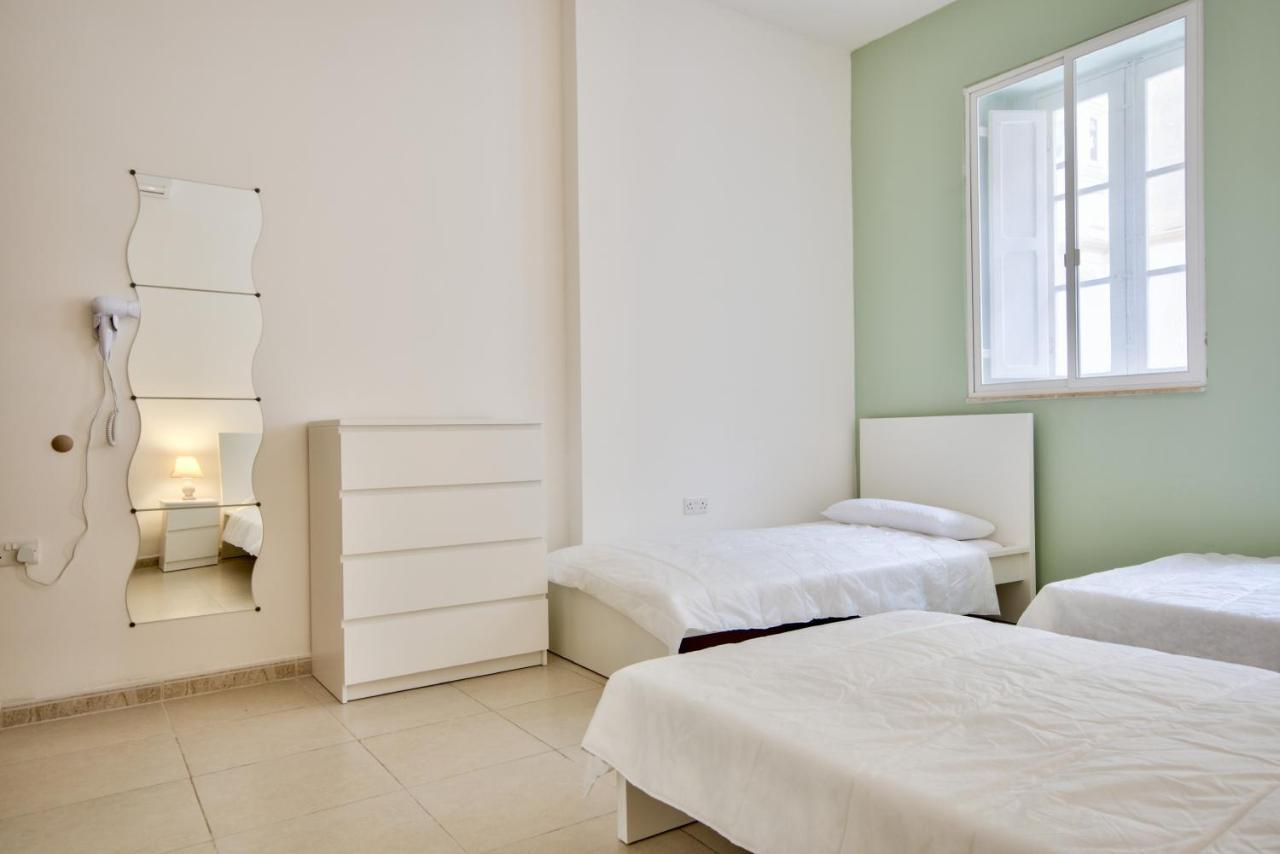 Azure Haven - Gzira Apartments And Penthouse By Shortletsmalta Eksteriør billede