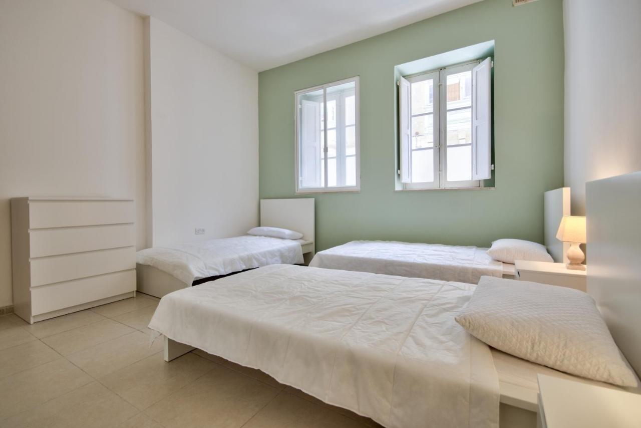 Azure Haven - Gzira Apartments And Penthouse By Shortletsmalta Eksteriør billede
