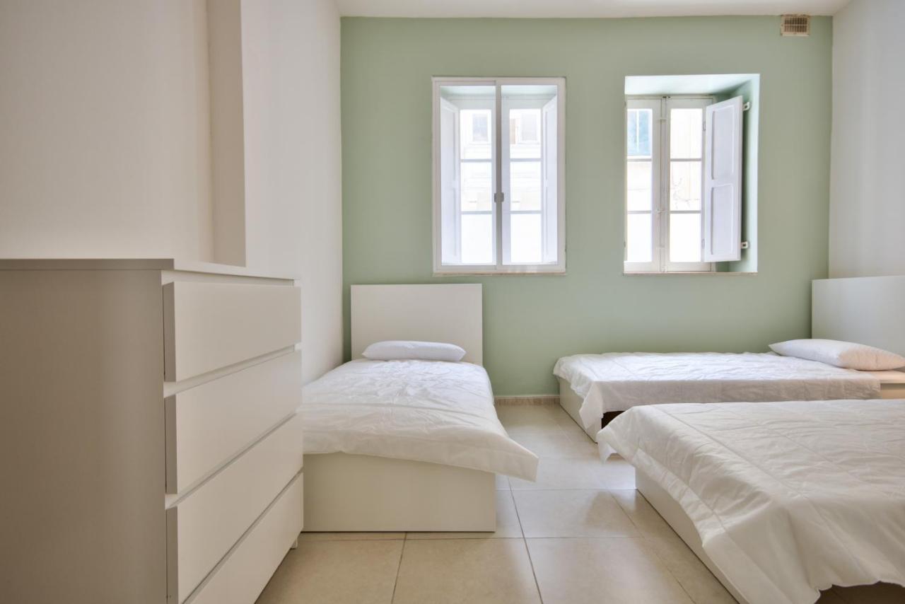 Azure Haven - Gzira Apartments And Penthouse By Shortletsmalta Eksteriør billede