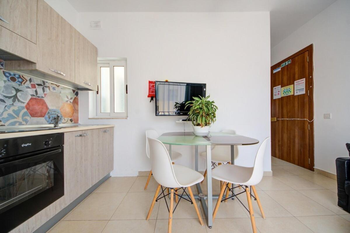 Azure Haven - Gzira Apartments And Penthouse By Shortletsmalta Værelse billede